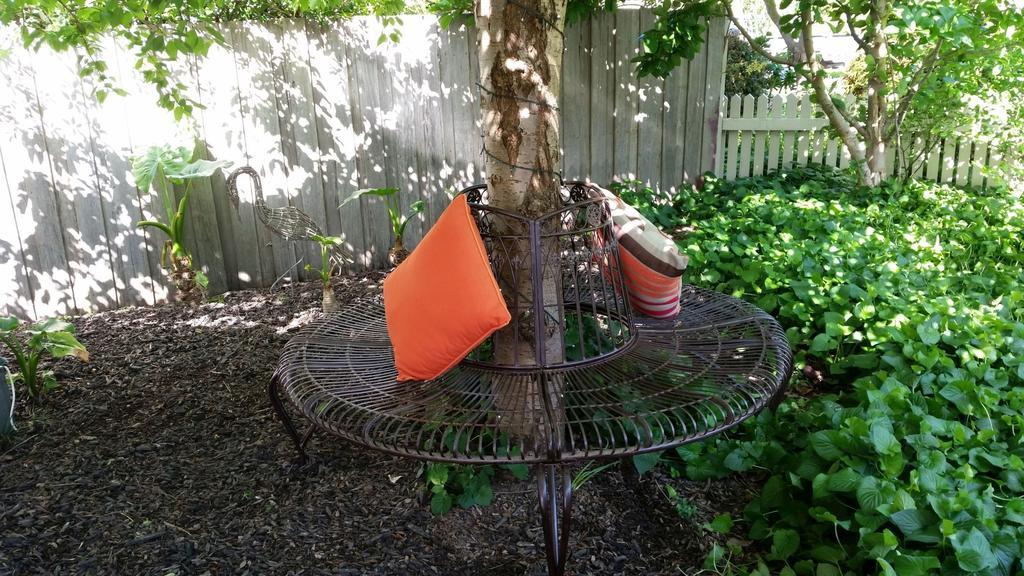 Creek Cottage Bed And Breakfast Traralgon Bagian luar foto