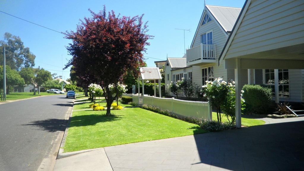 Creek Cottage Bed And Breakfast Traralgon Bagian luar foto