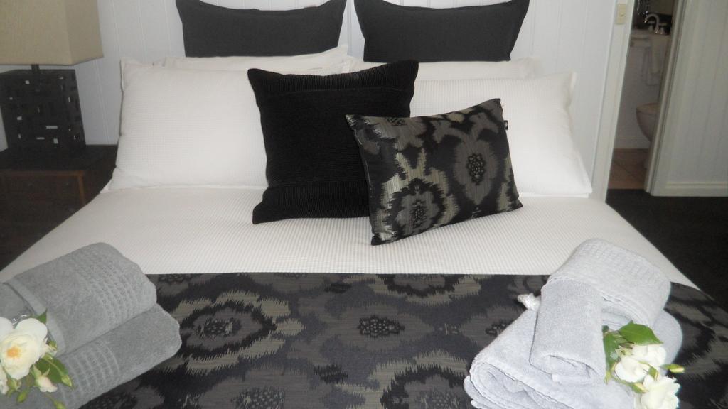 Creek Cottage Bed And Breakfast Traralgon Ruang foto