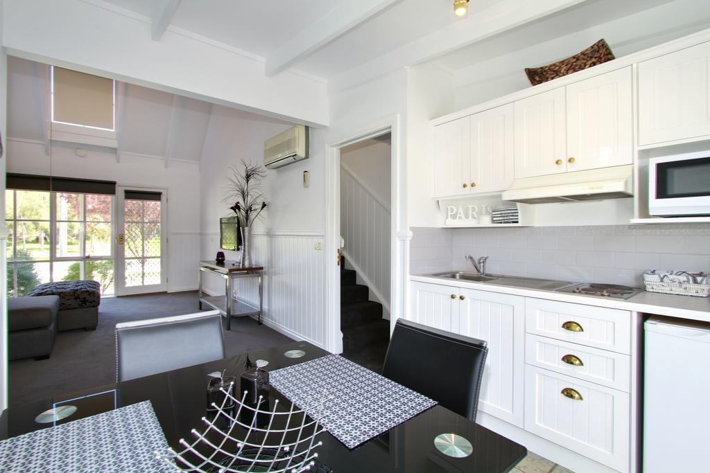 Creek Cottage Bed And Breakfast Traralgon Ruang foto